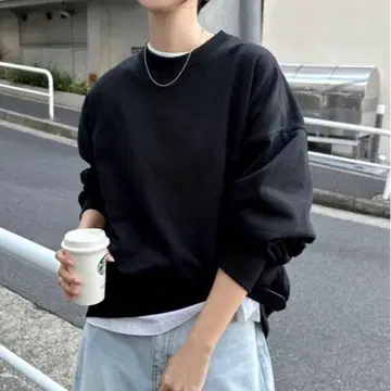 [택 포함 새상품] 맨투맨 볼륨 소매 상의 블랙