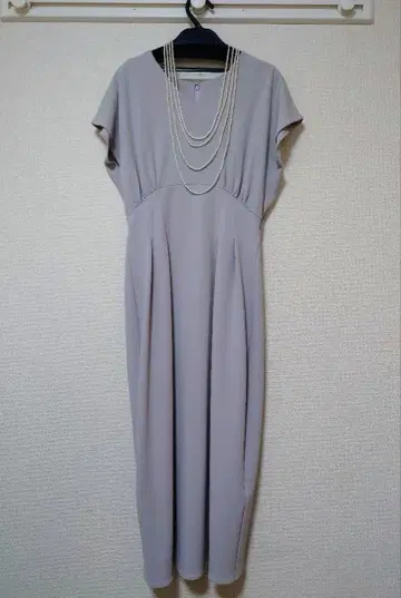 파티 드레스 그레이 (목걸이 포함)