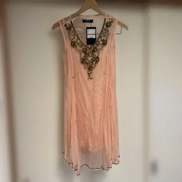 DRWCYS 핑크 비즈 자수 슬리브리스 드레스