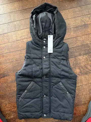 GU 후드 부착 다크 그레이 퀼팅 충전솜 베스트