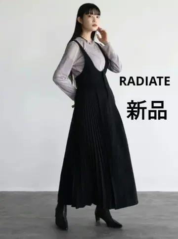 택 포함 새상품 RADIATE 플리츠 블랙 데님 오버롤 스커트