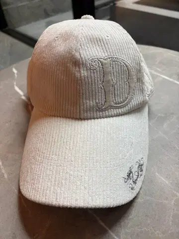 댄스위드드래곤 화이트 코듀로이 캡