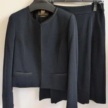 INED 노카라와 스커트 셋업 네이비 일본제