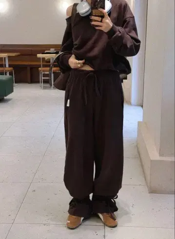 Nalm drawstring sweat set-up / brown