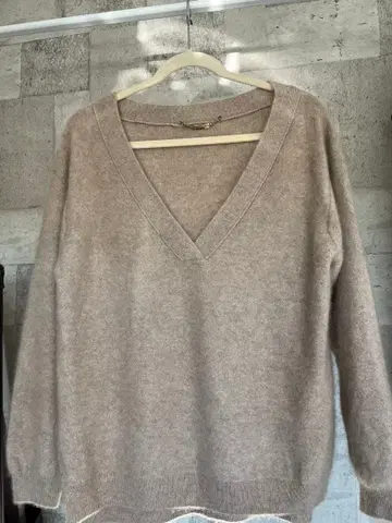 Loungedress 베이지 V넥 캐시미어 니트