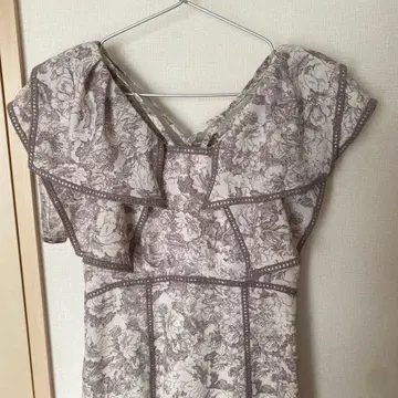 snidel 프릴 장식 꽃무늬 맥시 드레스