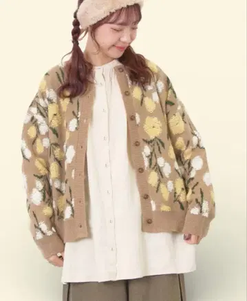 미사용 새상품 사만사 모스모스 루프 꽃무늬 자카드 니트 가디건