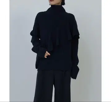 1er arrondissement 네이비 프릴 터틀넥 니트