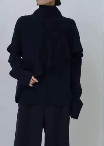 1er arrondissement 네이비 프릴 터틀넥 니트