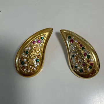 골드 물방울 모양 귀걸이 스톤 포함