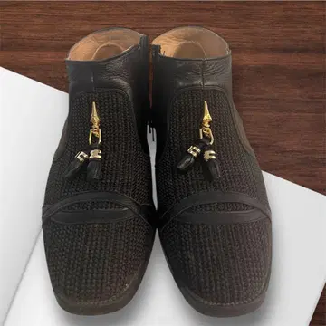 지퍼 달린 블랙 숏부츠