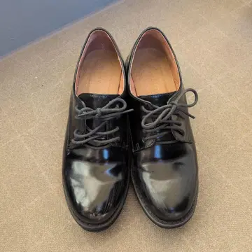 블랙 레이스업 슈즈 중간 힐