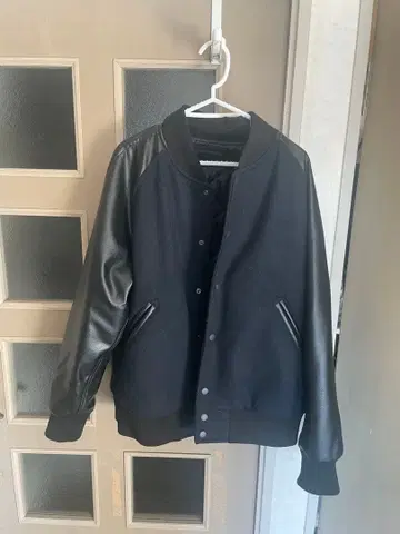 블랙 바시티 자켓