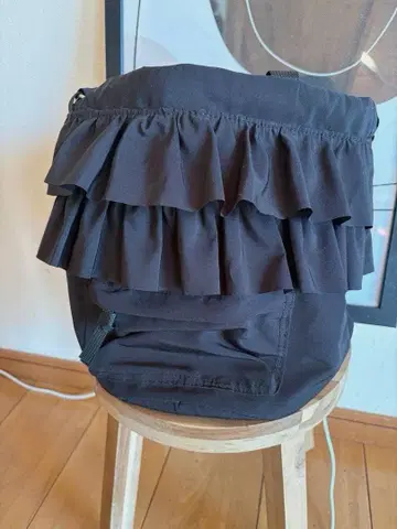 프릴 디자인 블랙 숄더백