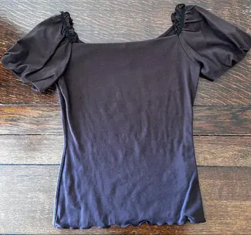 FOXY BOUTIQUE 다크 브라운 퍼프 슬리브 T셔츠 38