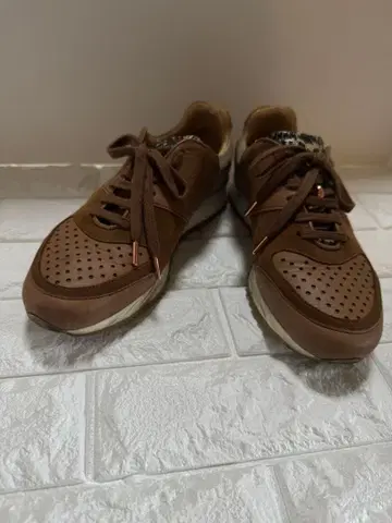 PARIS 카멜 스니커즈