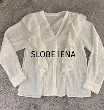 슬로브 이에나 PE 슈링크 V넥 프릴 블라우스 2025SS