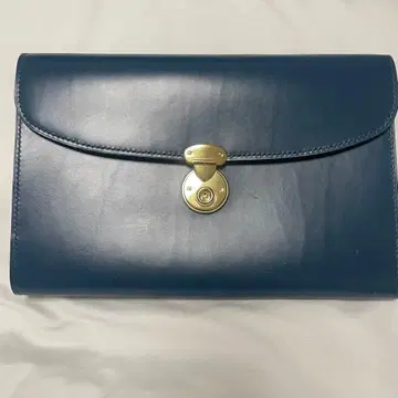 네이비 가죽 클러치백