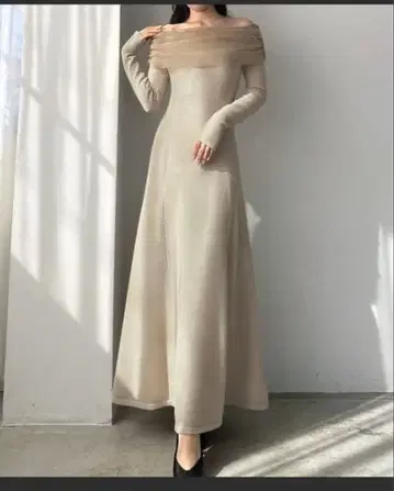 튤 오프숄더 플레어 니트 원피스 베이지 s사이즈