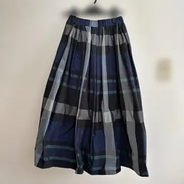 emi+ 체크 무늬 플레어 스커트 M 사이즈 네이비 계열