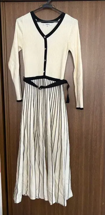 아이보리 V넥 니트 원피스