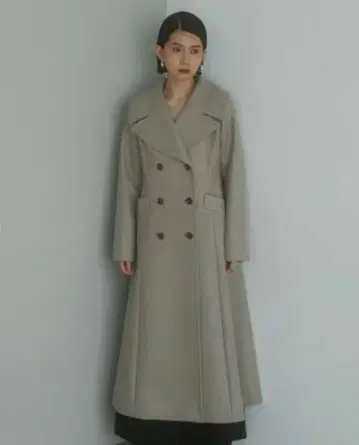 에메르 리파인즈 더블 버튼 롱 코트 베이지