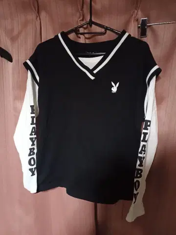 PLAYBOY V넥 니트 긴팔 레이어드 스타일 티셔츠 블랙/화이트