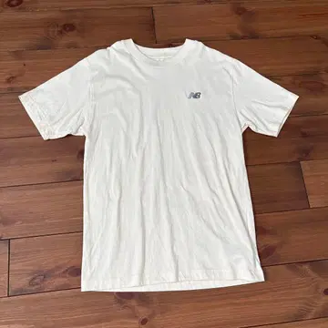 뉴발란스 크림 화이트 티셔츠