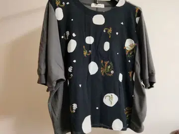 SUPER HAKKA 그레이 블랙 도트 무늬 돌먼 슬리브 티셔츠