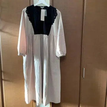 새상품 사만사 모스모스 SM2 긴팔 배색 레이스 원피스 베이지