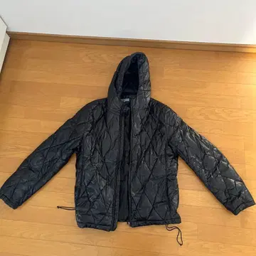 안티-라벨 블랙 다운 자켓 L 사이즈