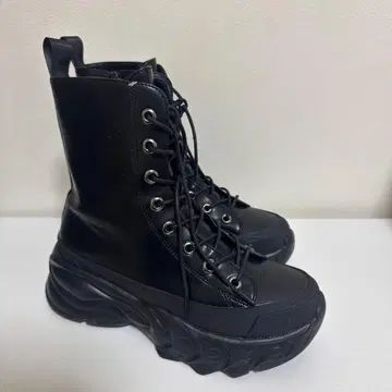 블랙 통굽 하이컷 부츠 JEANASiS