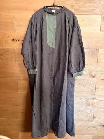 TSUHARU 미사용 새상품 절개 별도 천 부착 원피스 카키 프리 사이즈