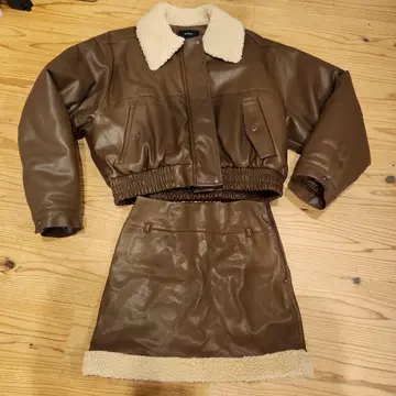 에모다 인조 가죽 보아 블루종 스커트 브라운 셋업