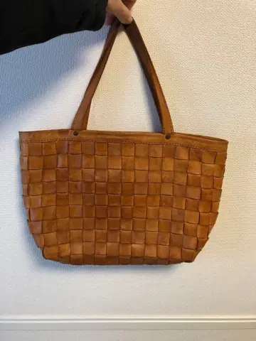 브라운 가죽 토트백 뜨개질