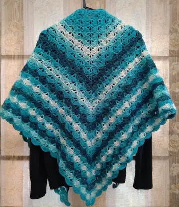 새상품 블루 계열 그라데이션 대형 삼각형 숄, 스톨. 핸드메이드