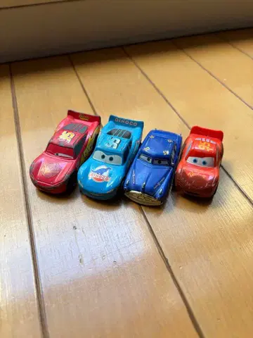 카즈 토미카 미니카 4대 세트 라이트닝 맥퀸 외