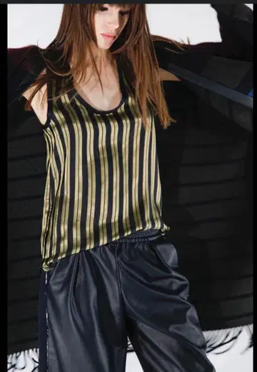 8PM 블랙 금 스트라이프 탱크탑