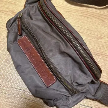 새상품급 정가 42800엔 페리제 799 바디백 웨스트 파우치 카키