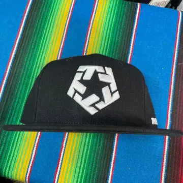TRIBAL T-Star - White on Black Snapback