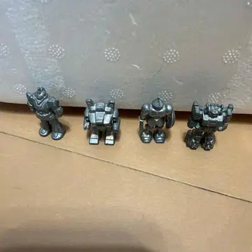 건담? 실버 로봇 피규어 4체 세트