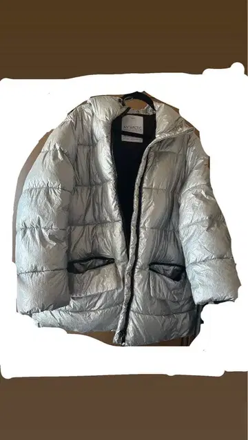 실버 후드 부착 다운 자켓