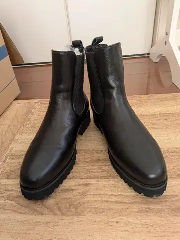 블랙 가죽 사이드 고어 부츠