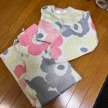 marimekko 플라워 프린트 맨투맨 셋업