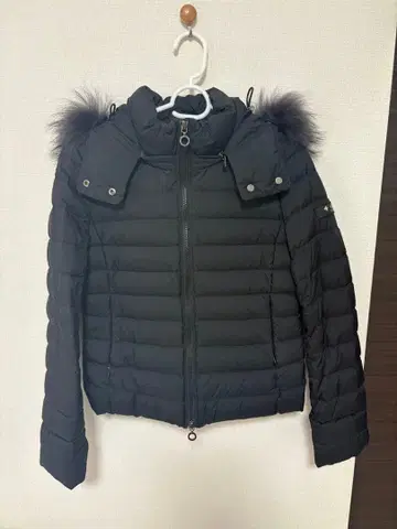 TATRAS 블랙 다운 자켓 퍼 포함