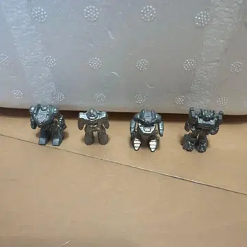 실버 로봇 피규어 4체 세트