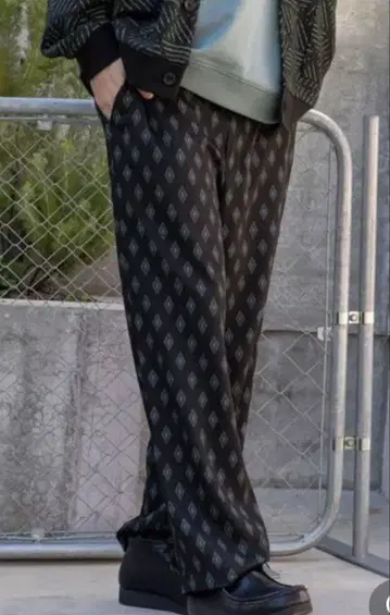 새상품급 니코앤드 코몬 무늬 와이드 팬츠 M 사이즈