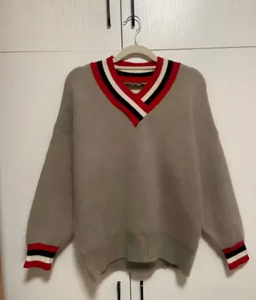 그레이 V넥 긴팔 니트