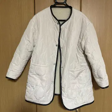 화이트 퀼팅 자켓