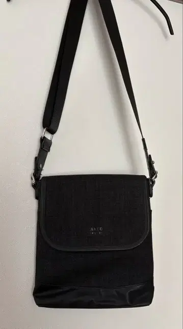 TAKEO KIKUCHI 숄더백 블랙